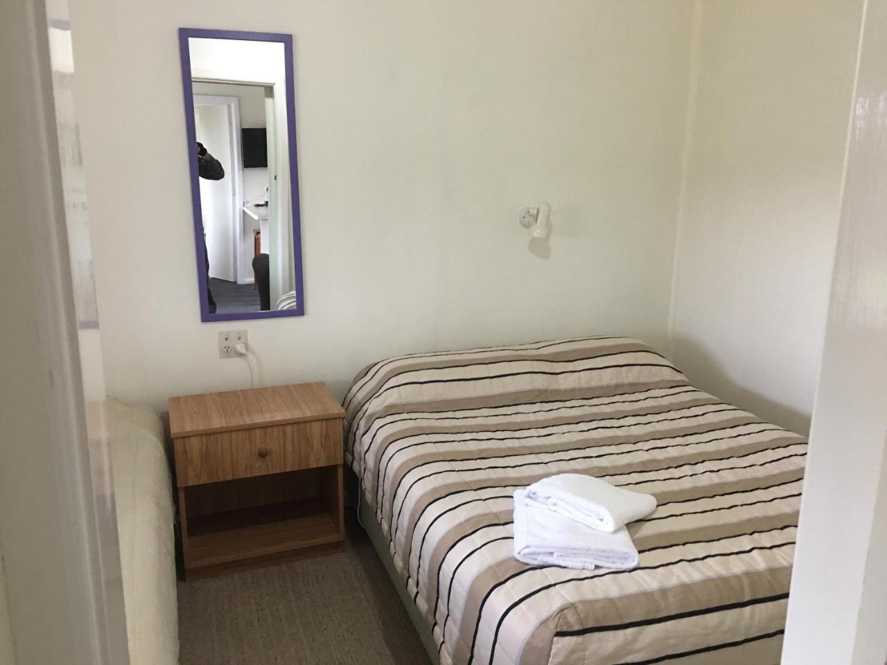 Alma Motel Oamaru Exterior photo